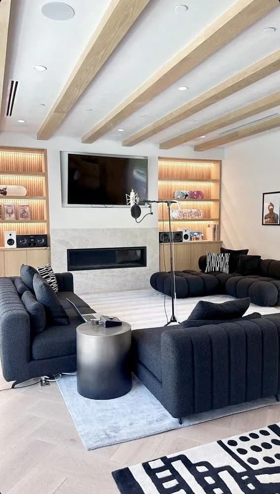 Professional TV mounting in Los Angeles with secure wall installation