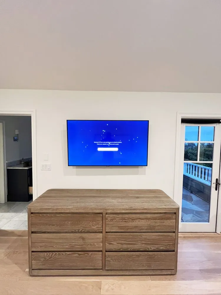 Professional TV wall installation in Los Angeles living room with concealed wiring